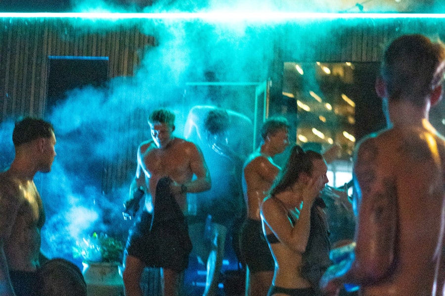 OVERSIZED X LA SAUNA